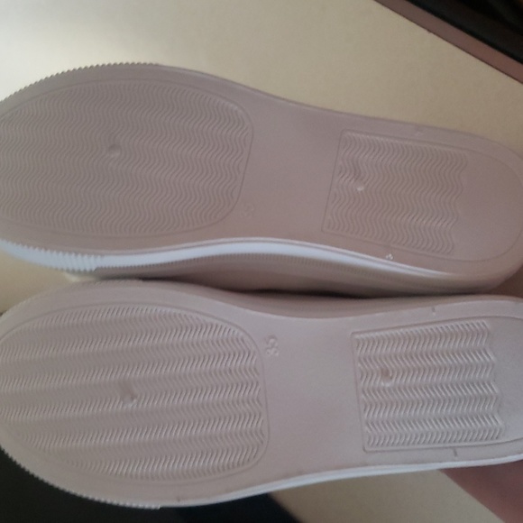 New never worn white shoes - Picture 4 of 6